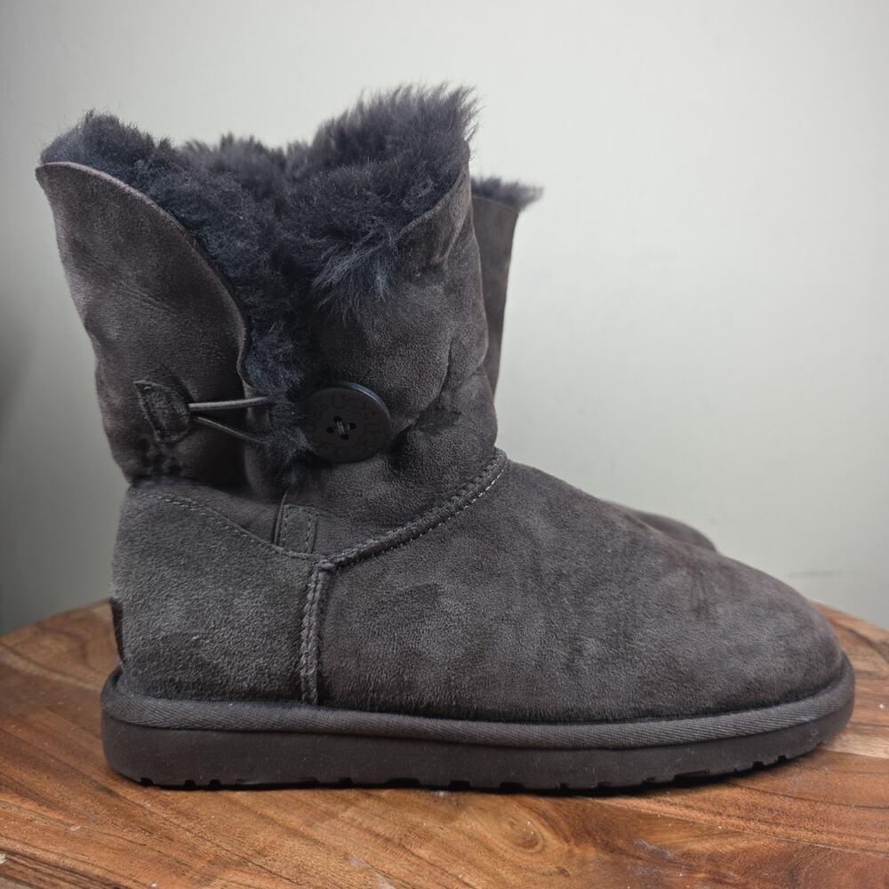 UGG Bailey Button Womens Dark Brown Size 6 Ankle Winter Boots Booties F19013K